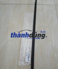 nẹp chân kính trước phải hyundai i10 | 82220b4000